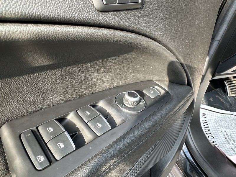 Alfa Romeo Stelvio Vehicle Full-screen Gallery Image 13