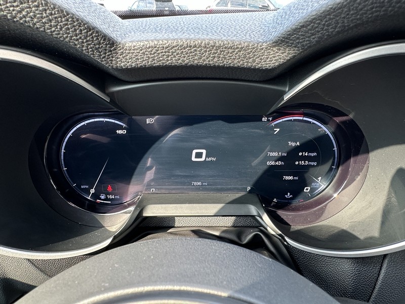 Alfa Romeo Stelvio Vehicle Full-screen Gallery Image 16