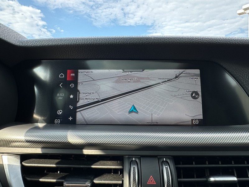 Alfa Romeo Stelvio Vehicle Full-screen Gallery Image 18