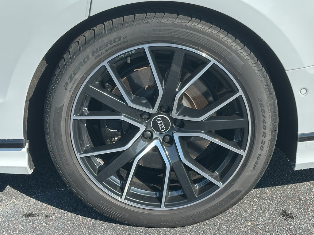 Audi A8 Vehicle Full-screen Gallery Image 09