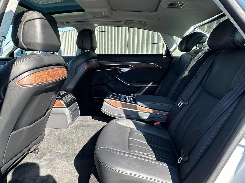 Audi A8 Vehicle Full-screen Gallery Image 10