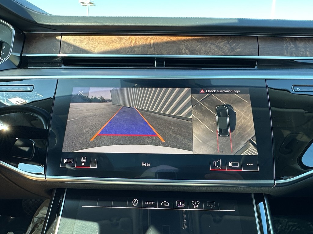 Audi A8 Vehicle Full-screen Gallery Image 29