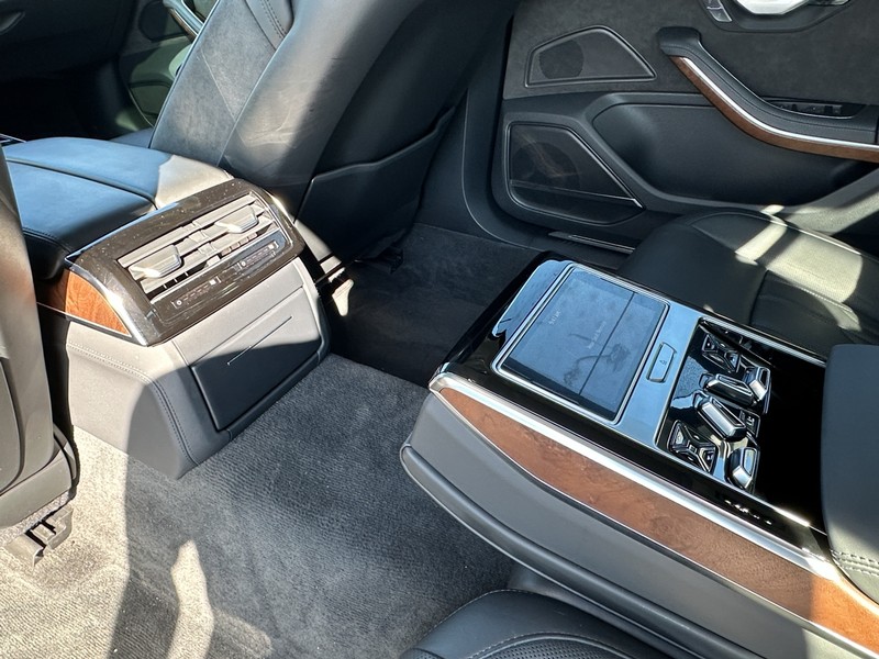 Audi A8 Vehicle Full-screen Gallery Image 11