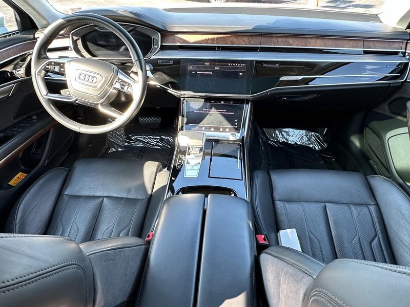 Audi A8 Vehicle Full-screen Gallery Image 13