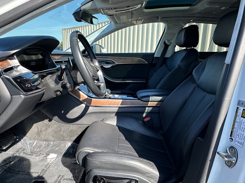 Audi A8 Vehicle Full-screen Gallery Image 19