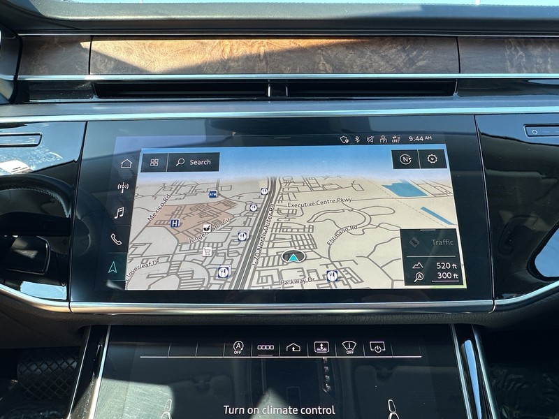 Audi A8 Vehicle Full-screen Gallery Image 28