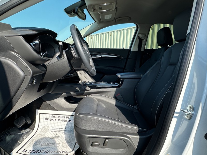 Buick Envision Vehicle Full-screen Gallery Image 18