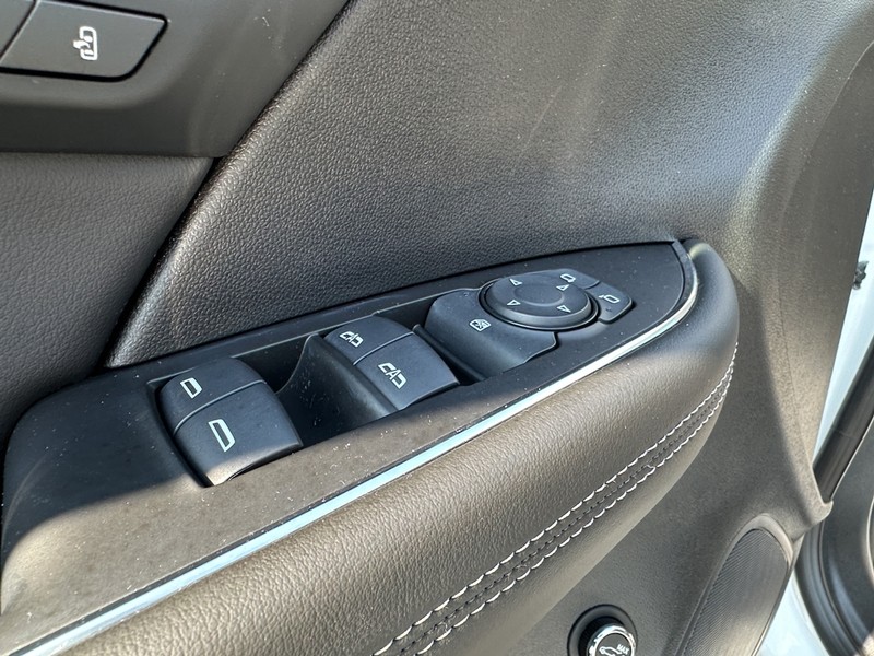 Buick Envision Vehicle Full-screen Gallery Image 21