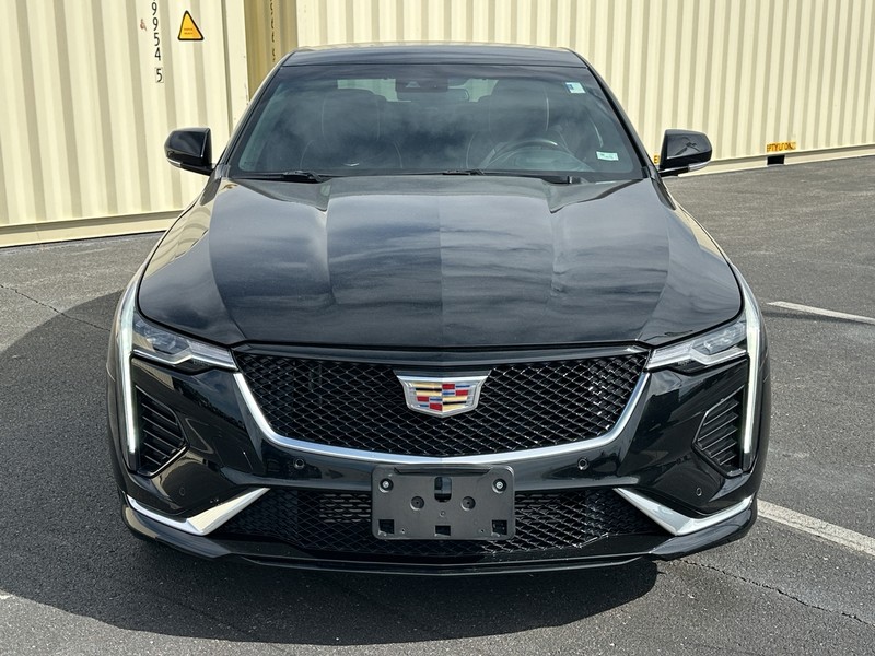 Cadillac CT4 Vehicle Full-screen Gallery Image 02