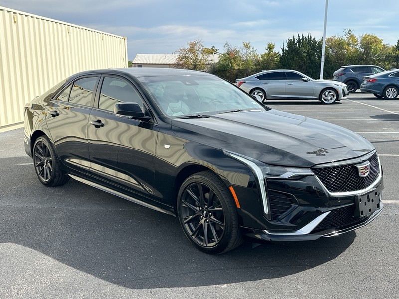 Cadillac CT4 Vehicle Full-screen Gallery Image 03