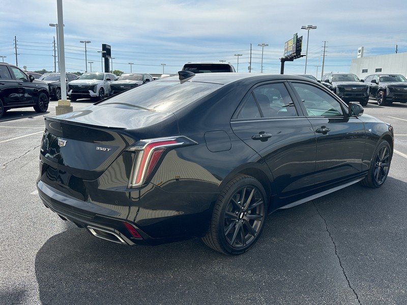 Cadillac CT4 Vehicle Full-screen Gallery Image 05