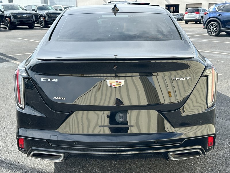 Cadillac CT4 Vehicle Full-screen Gallery Image 06