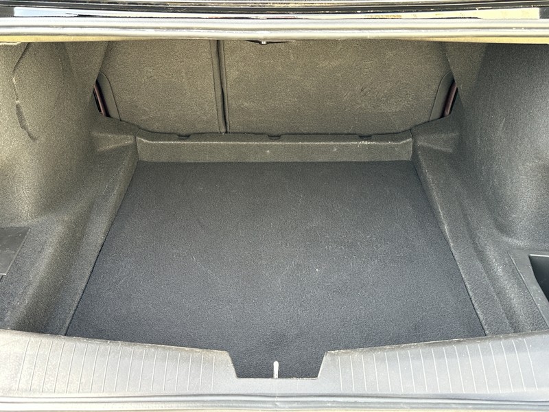 Cadillac CT4 Vehicle Full-screen Gallery Image 07