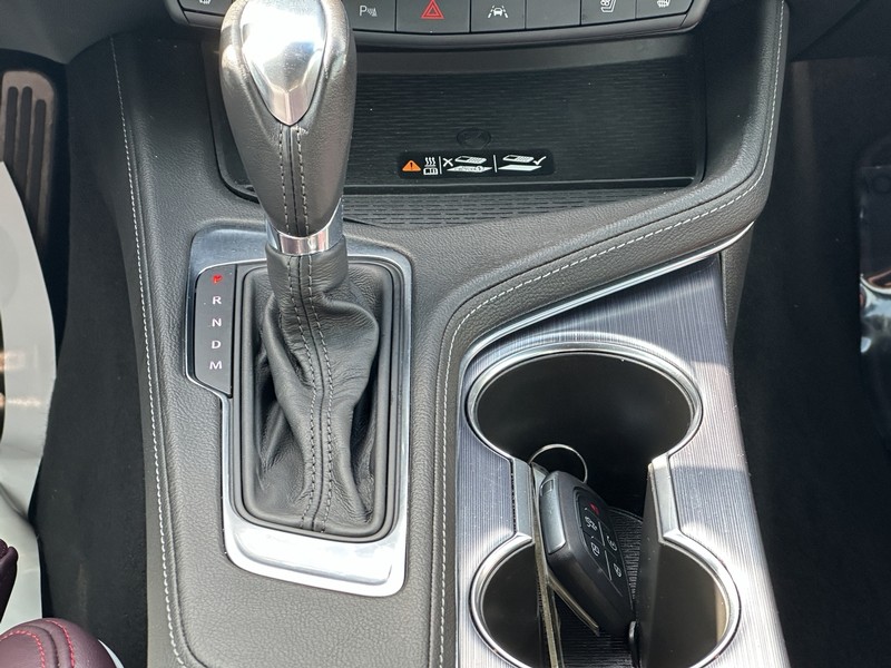 Cadillac CT4 Vehicle Full-screen Gallery Image 15