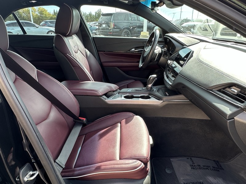 Cadillac CT4 Vehicle Full-screen Gallery Image 17