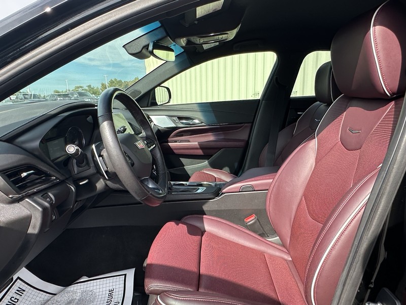 Cadillac CT4 Vehicle Full-screen Gallery Image 18