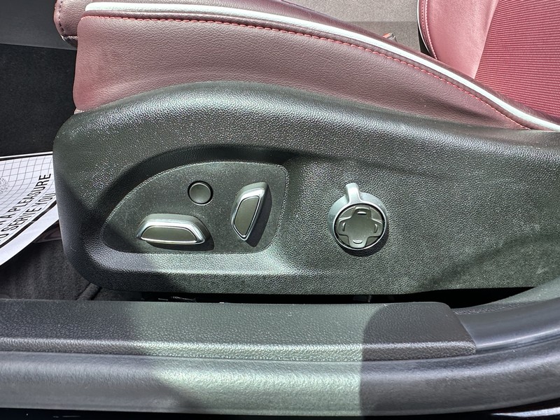 Cadillac CT4 Vehicle Full-screen Gallery Image 19