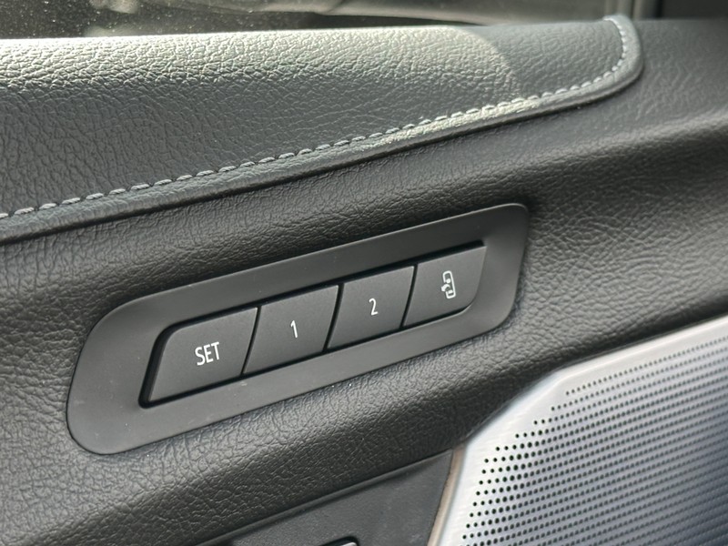 Cadillac CT4 Vehicle Full-screen Gallery Image 26