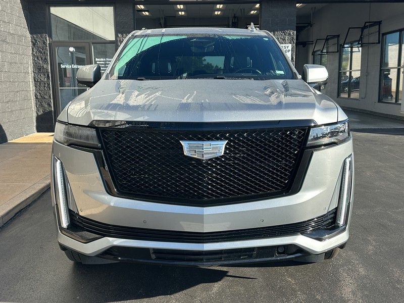 Cadillac Escalade ESV Vehicle Full-screen Gallery Image 02