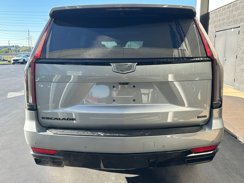 Cadillac Escalade ESV Vehicle Full-screen Gallery Image 03