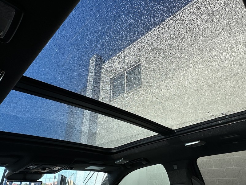 Cadillac Escalade ESV Vehicle Full-screen Gallery Image 08