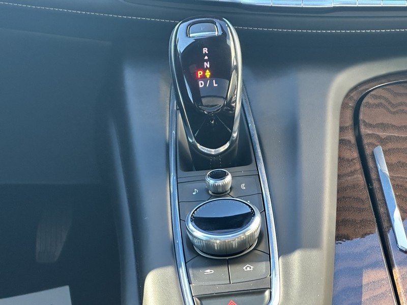 Cadillac Escalade ESV Vehicle Full-screen Gallery Image 12