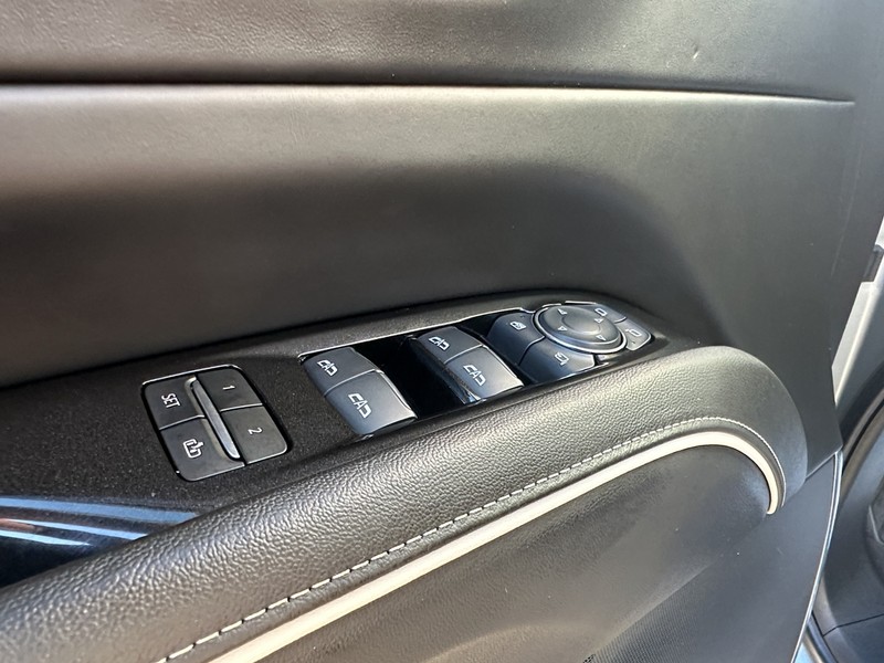 Cadillac Escalade ESV Vehicle Full-screen Gallery Image 19