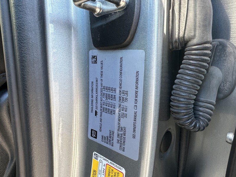 Cadillac Escalade ESV Vehicle Full-screen Gallery Image 20