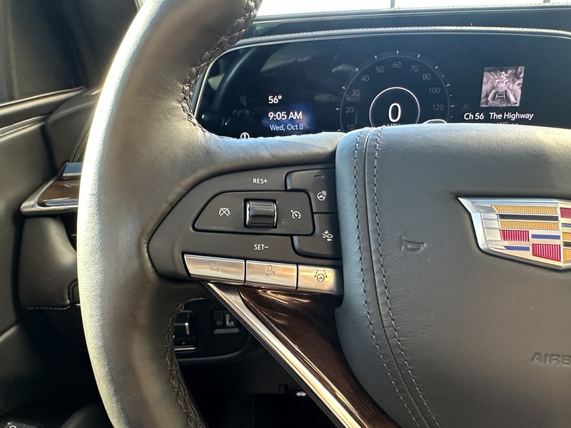 Cadillac Escalade ESV Vehicle Full-screen Gallery Image 21