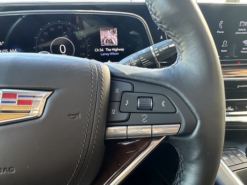 Cadillac Escalade ESV Vehicle Full-screen Gallery Image 22