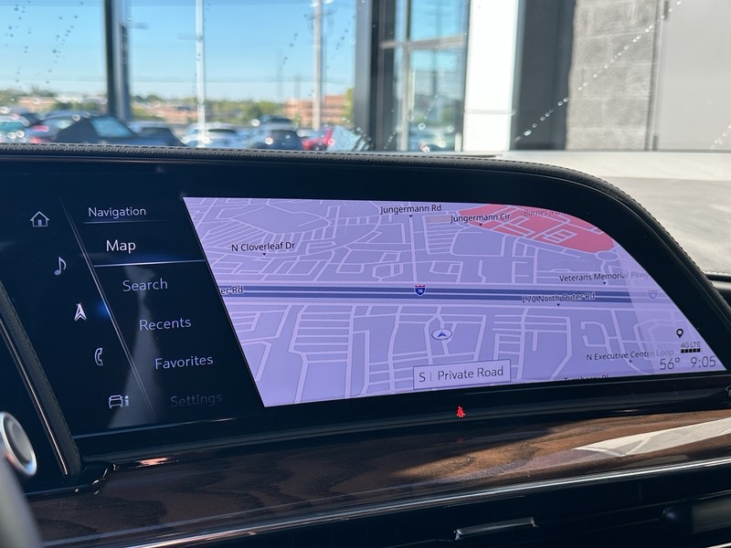 Cadillac Escalade ESV Vehicle Full-screen Gallery Image 25