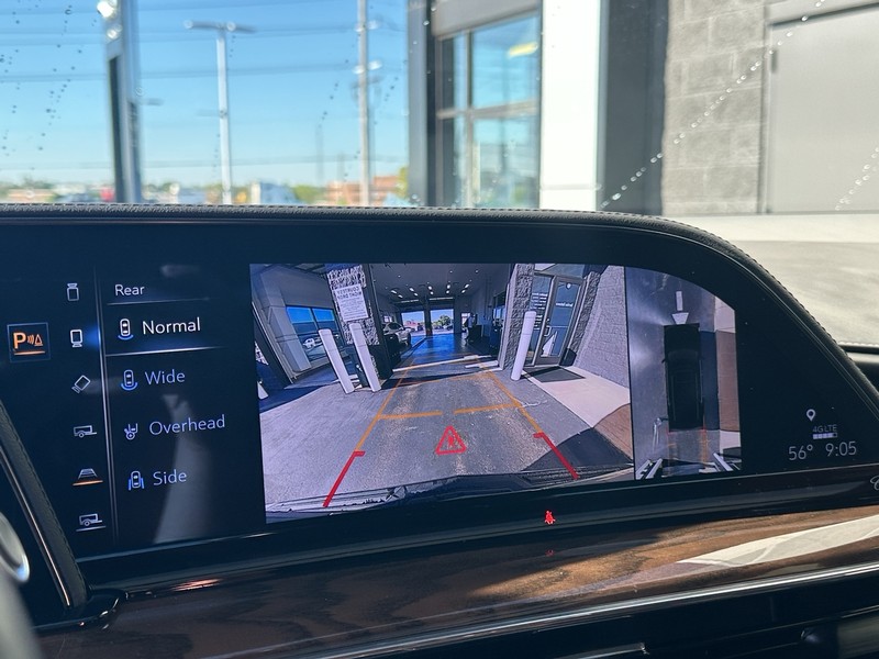 Cadillac Escalade ESV Vehicle Full-screen Gallery Image 26