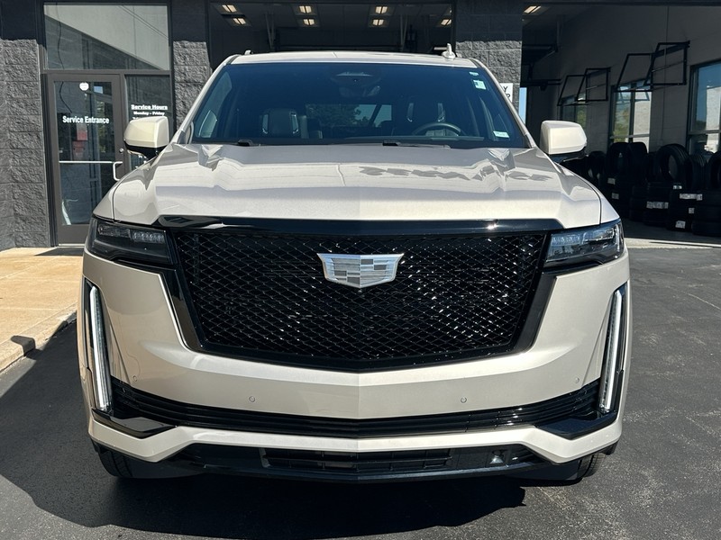 Cadillac Escalade ESV Vehicle Full-screen Gallery Image 02