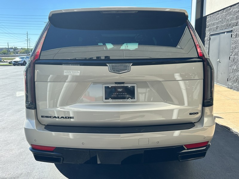 Cadillac Escalade ESV Vehicle Full-screen Gallery Image 03