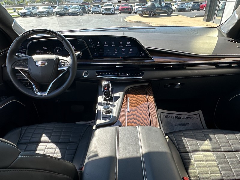 Cadillac Escalade ESV Vehicle Full-screen Gallery Image 09