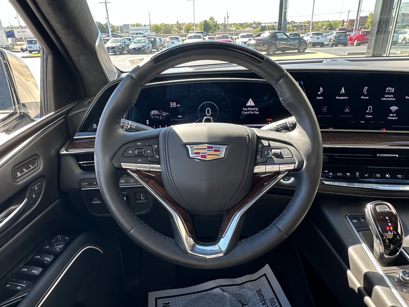 Cadillac Escalade ESV Vehicle Full-screen Gallery Image 10