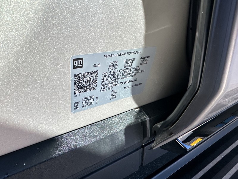 Cadillac Escalade ESV Vehicle Full-screen Gallery Image 20