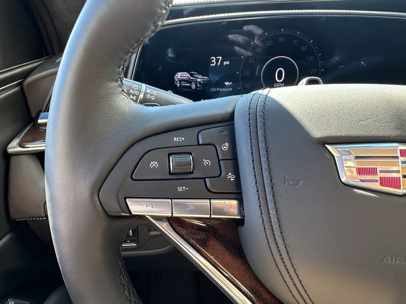 Cadillac Escalade ESV Vehicle Full-screen Gallery Image 21