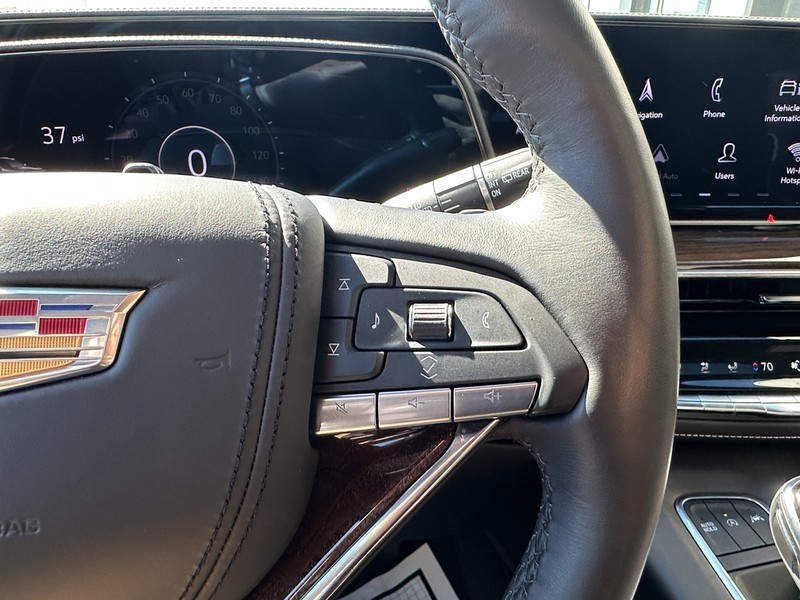 Cadillac Escalade ESV Vehicle Full-screen Gallery Image 22