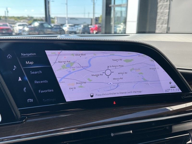 Cadillac Escalade ESV Vehicle Full-screen Gallery Image 25