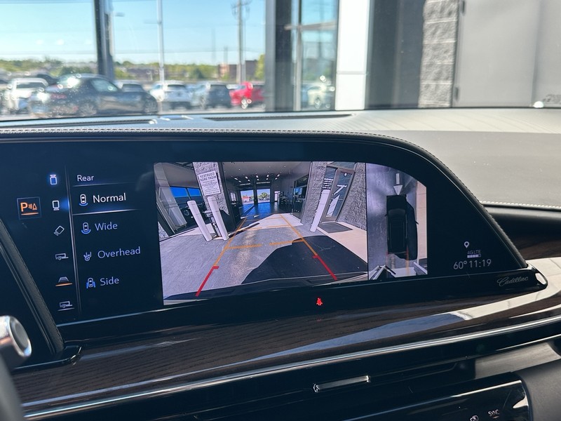 Cadillac Escalade ESV Vehicle Full-screen Gallery Image 26