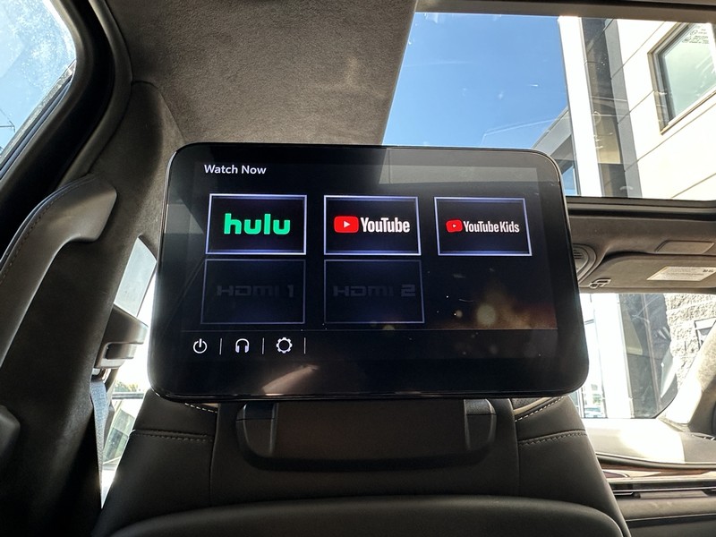 Cadillac Escalade ESV Vehicle Full-screen Gallery Image 27