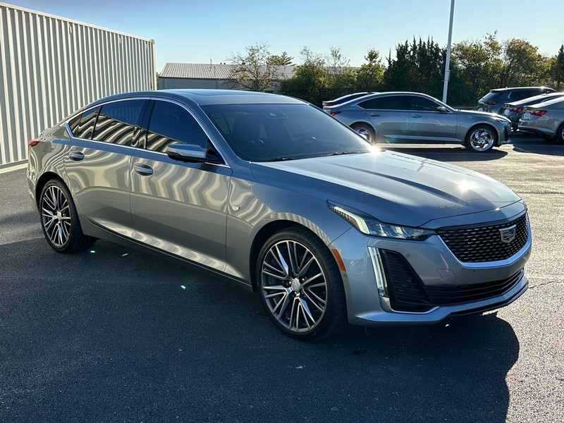 Cadillac CT5 Vehicle Full-screen Gallery Image 03