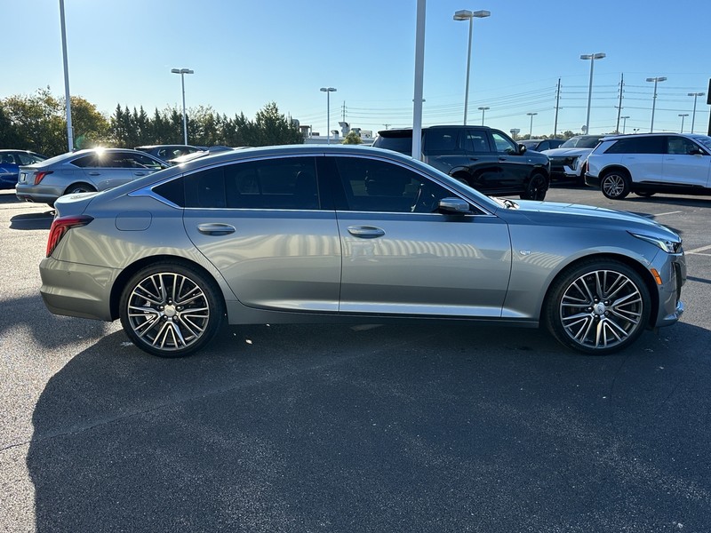 Cadillac CT5 Vehicle Full-screen Gallery Image 04