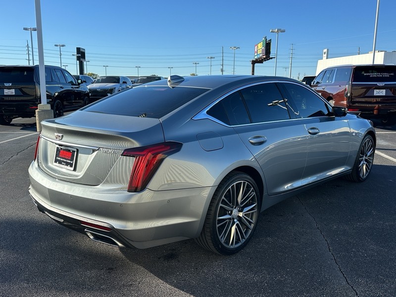 Cadillac CT5 Vehicle Full-screen Gallery Image 05