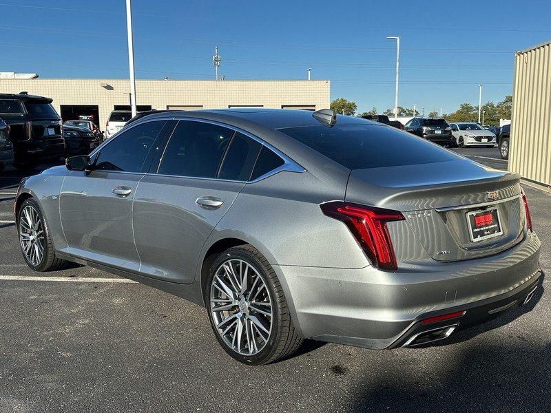 Cadillac CT5 Vehicle Full-screen Gallery Image 08