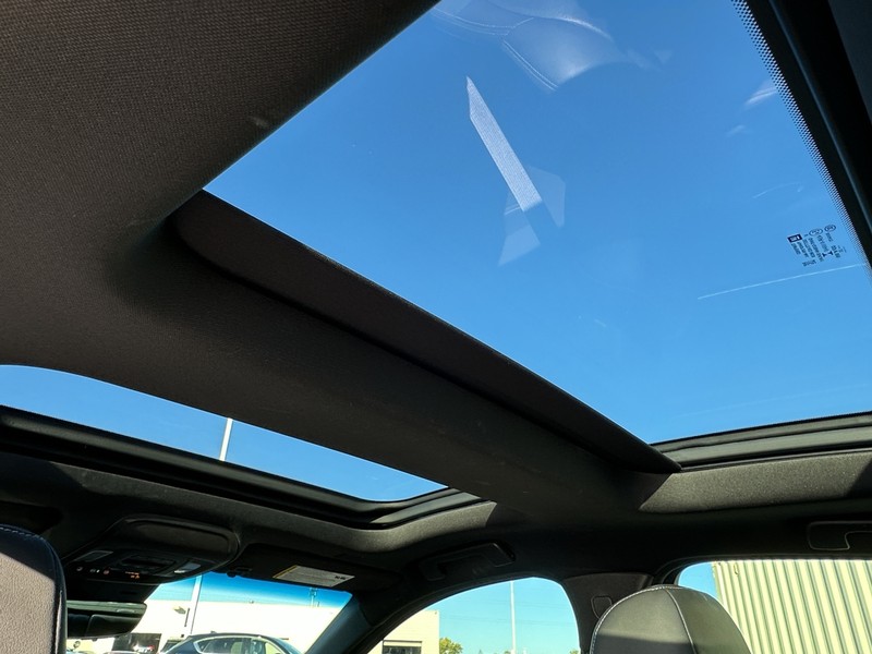 Cadillac CT5 Vehicle Full-screen Gallery Image 12