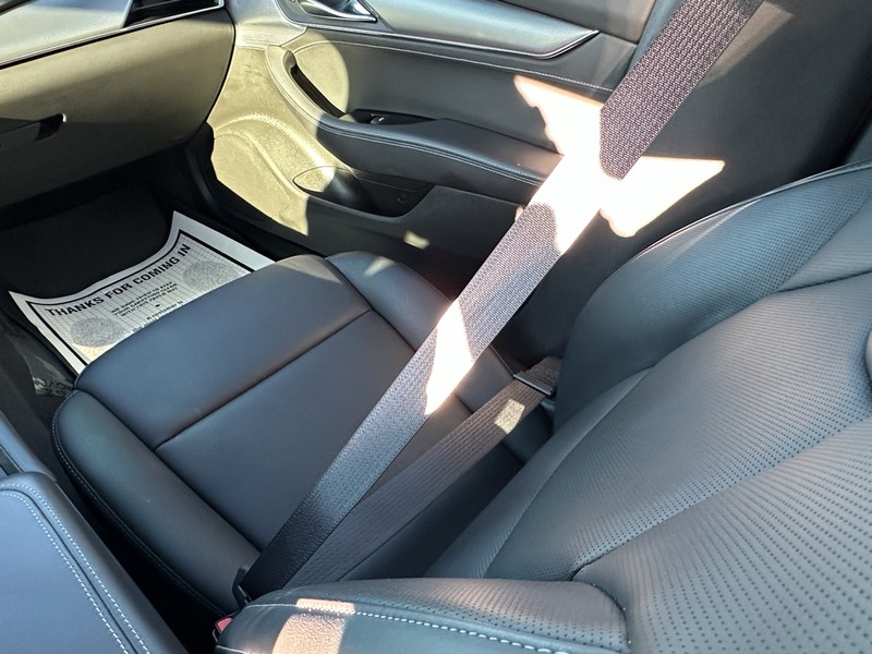 Cadillac CT5 Vehicle Full-screen Gallery Image 17