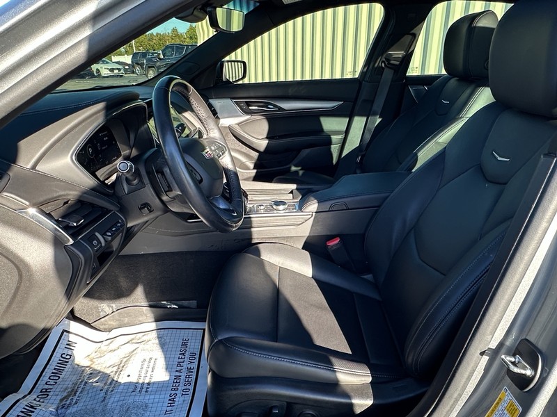 Cadillac CT5 Vehicle Full-screen Gallery Image 19