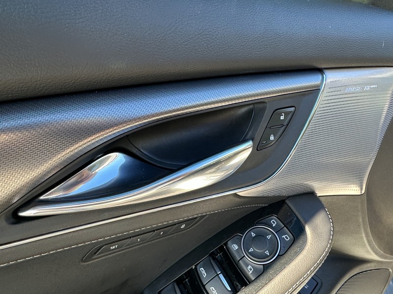 Cadillac CT5 Vehicle Full-screen Gallery Image 21